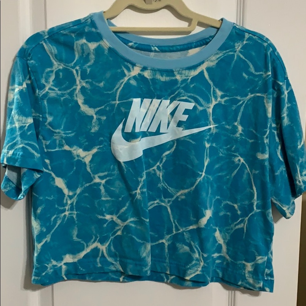 Nike cropped tee size M